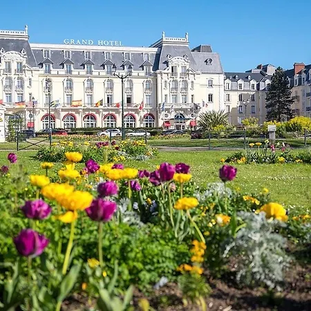 Deux Pieces Elegant Avec Vue Sur Parc - & Centre-ville A Pied * Cabourg